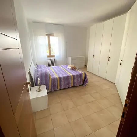 King Bed Panoramic & Free Parking Lägenhet